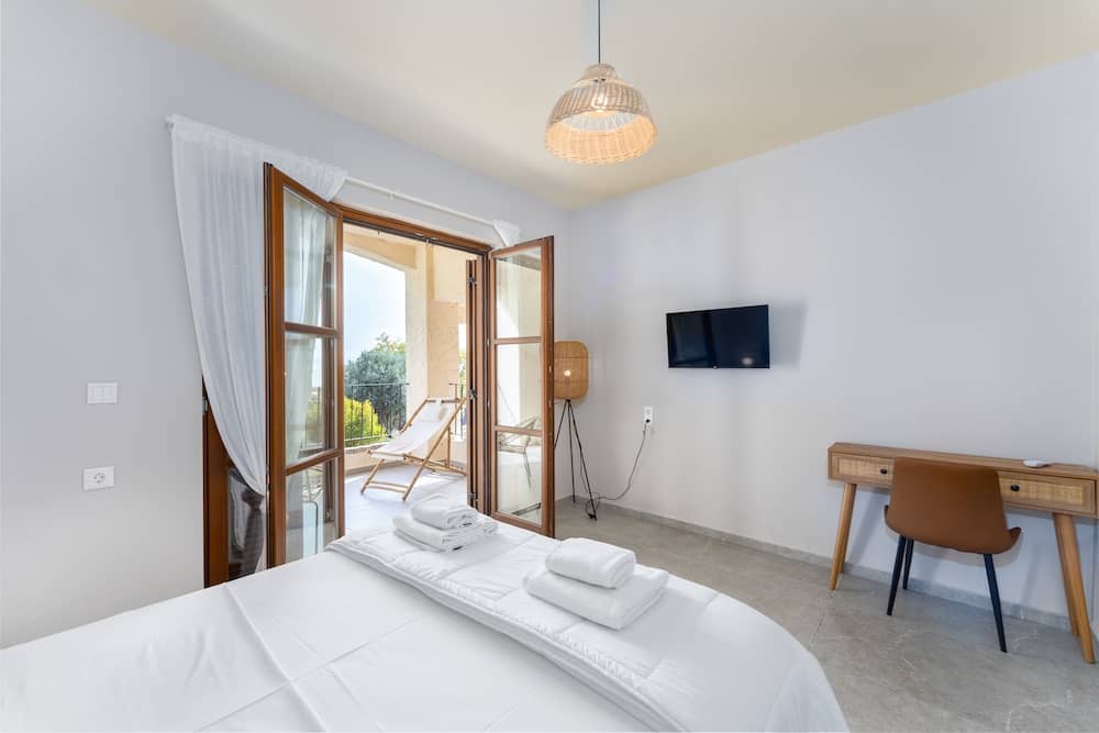 Selina_Kaminos_Suite_206_09_2023_Yannis_Galaios_003 copy